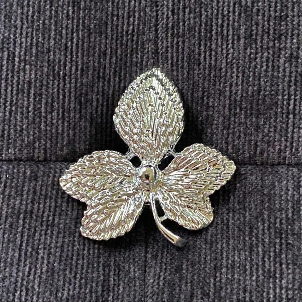 Gerrys Signed Vintage Silver Tone Leaf Brooch  Pin